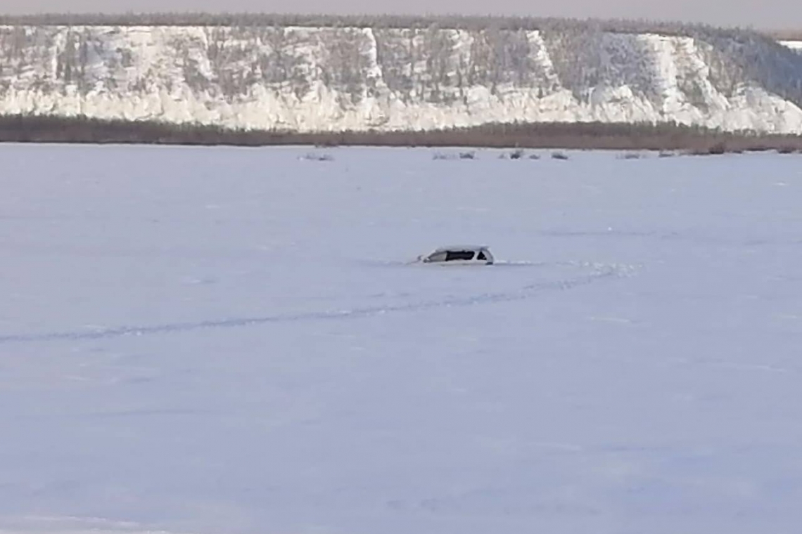 На территории Якутии идет процесс становления льда. Выезд граждан на неокрепший лед категорически запрещен!